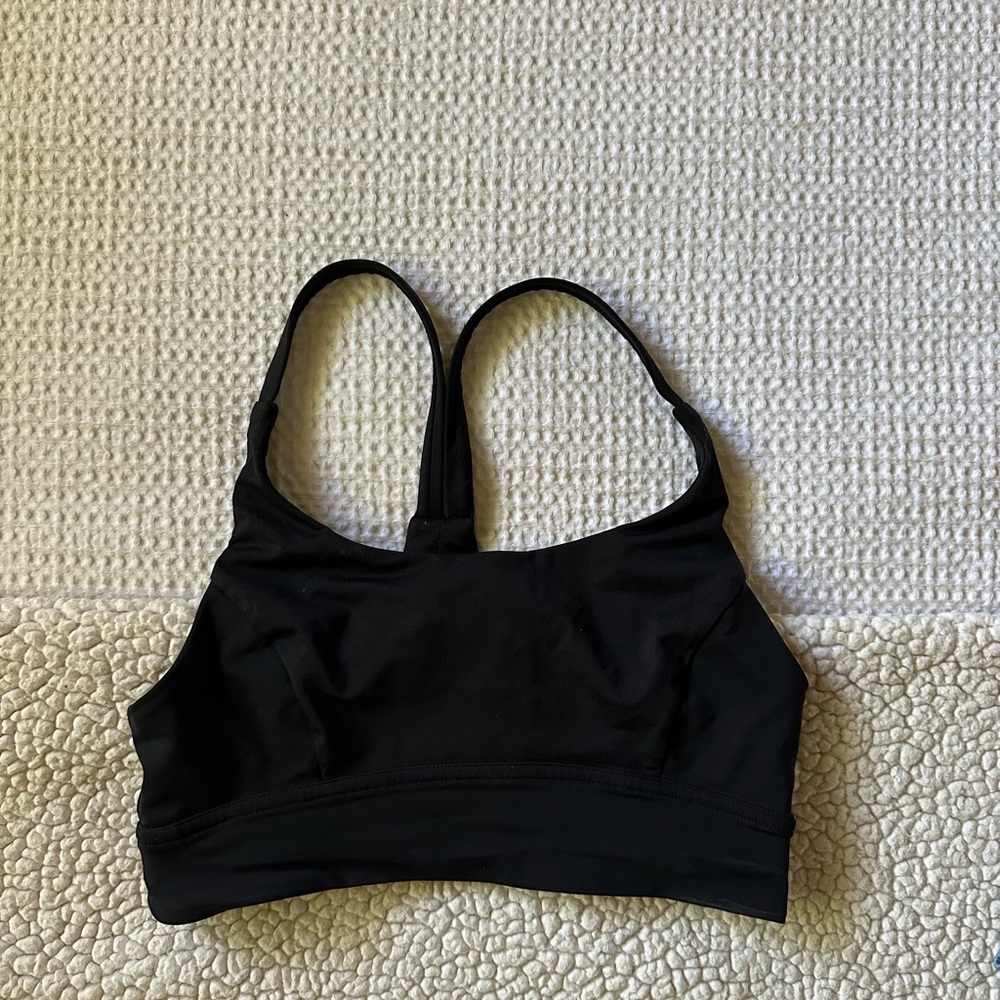 Lululemon women’s sports bra. Size 4